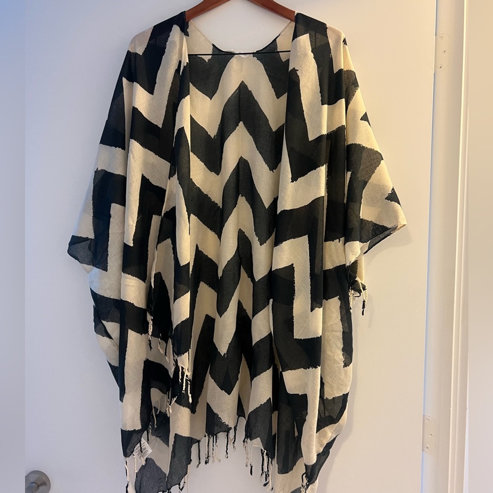 BCBGeneration Black and White Chevron Poncho